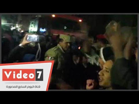 نشطاء يقفون دقيقة حداد  على روح شهداء الثورة