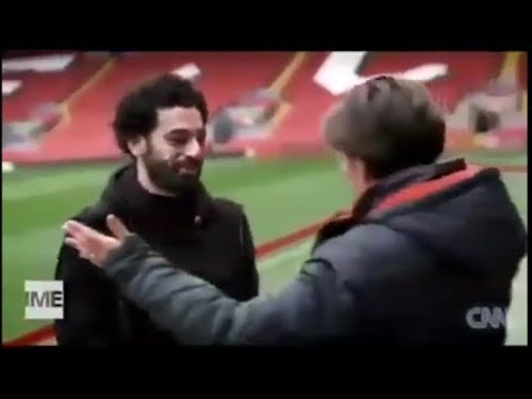 شاهد رد فعل كوميدي من محمد صلاح بسبب حضن