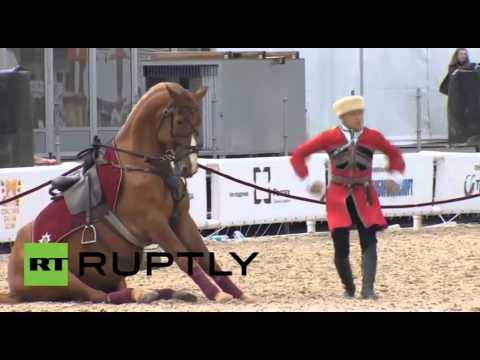 تدرب خيالة الفوج الرئاسي الروسي في الساحة الحمراء على ركوب الخيل