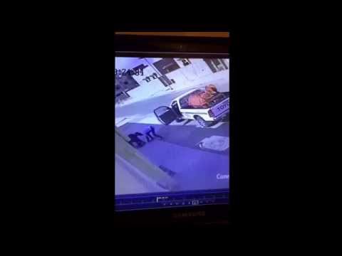 بالفيديو سرقة أغطية بالوعات المجاري في المملكة العربية السعودية