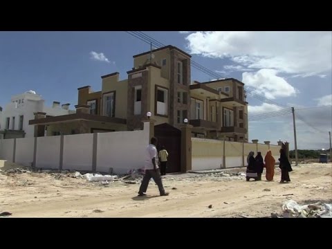 شاهدأولى المشاريع العقارية تنمو وسط الخراب في مقديشيو