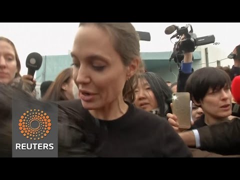 angelina jolie mobbed duing greece