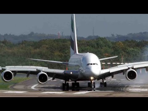 plane makes terrifying landing in düsseldorf