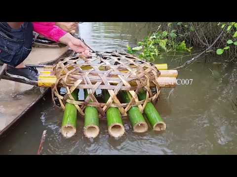 wow amazing woman using bamboo trap catch a lot of fish