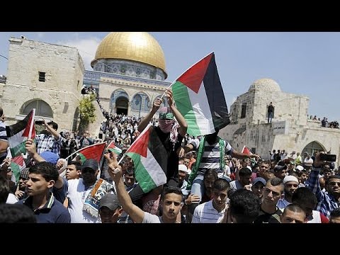 palestinians demonstrate and march