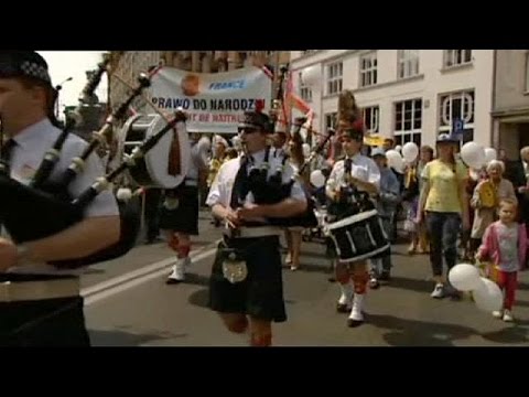 poland prolife march attracts thousands in warsaw