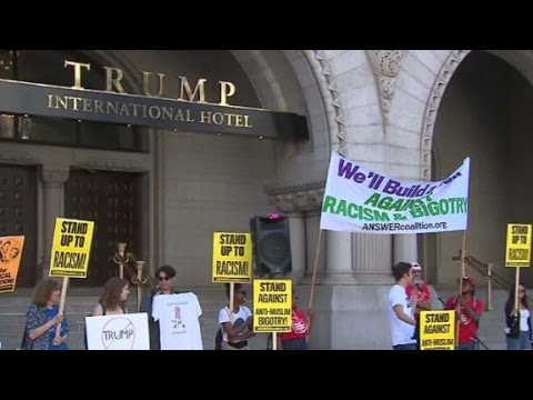 protesters block entrance of trumps new hotel