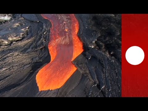 molten lava streams down hawaiis kilauea volcano