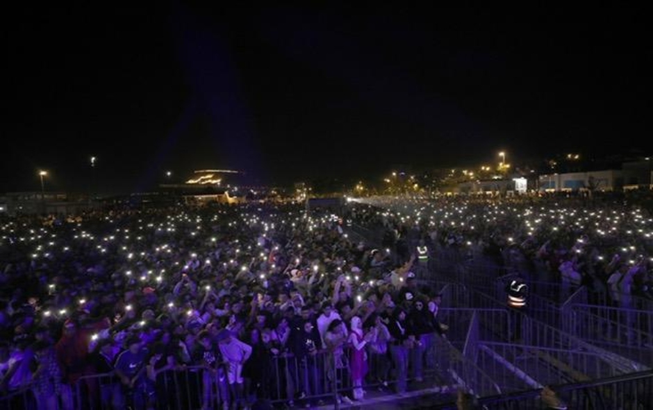 مجموعة رباب فيزيون تلهب حماس جماهير مهرجان تيميتار في أكادير